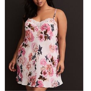 NWT Torrid Floral & Lace Chiffon Slip